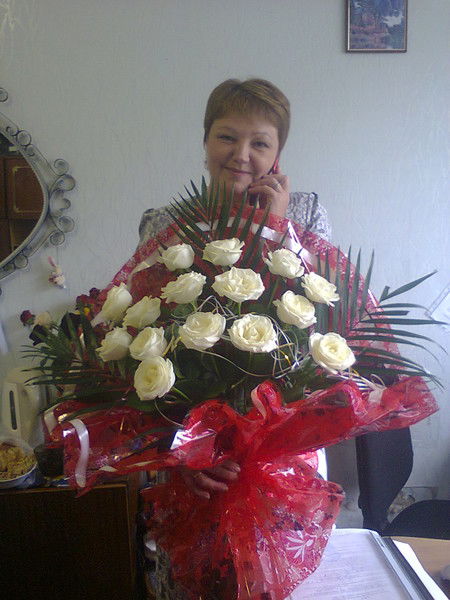 Елена Сухарникова