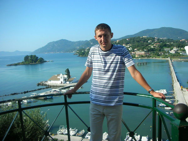 Александр Бражник