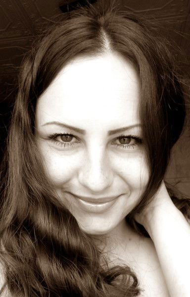 Яна Захарова