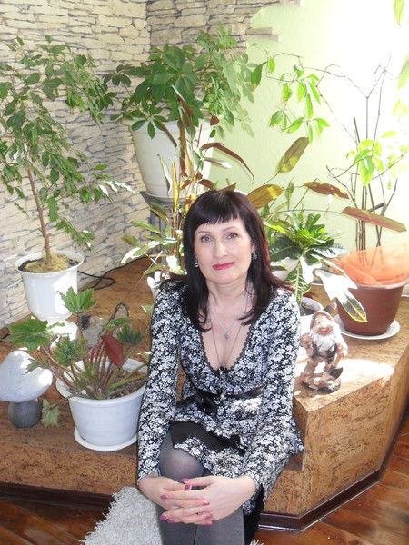 Олена Бухарова