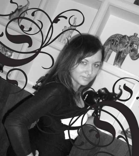 Катенька -<-<-@