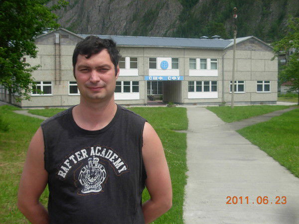 Дeниc Пoлякoв