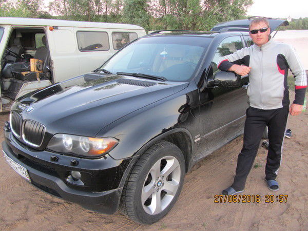 Максим Серов