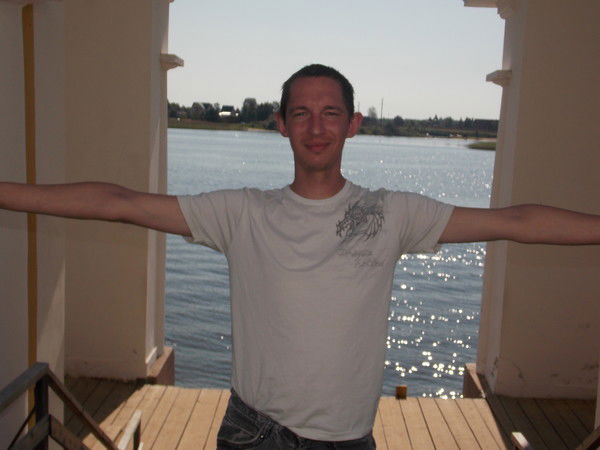 Саня Маринов