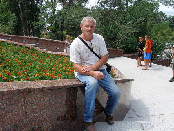 Владимир Лавут