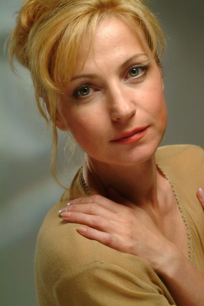 Елена Любимова