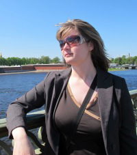 Лена Любимова