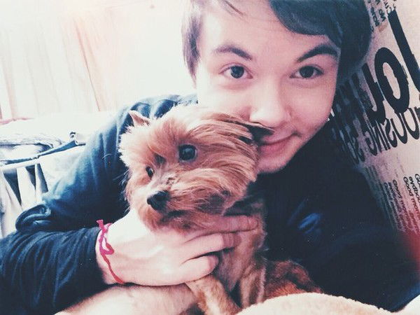 Артем Угляров √