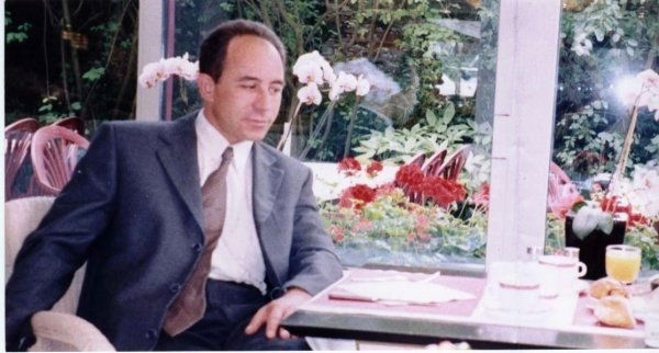 Aйман Aбазид