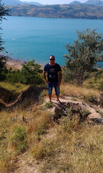 Анвар Жураев