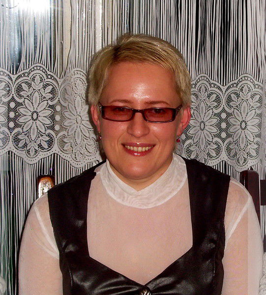 Елена Черкас