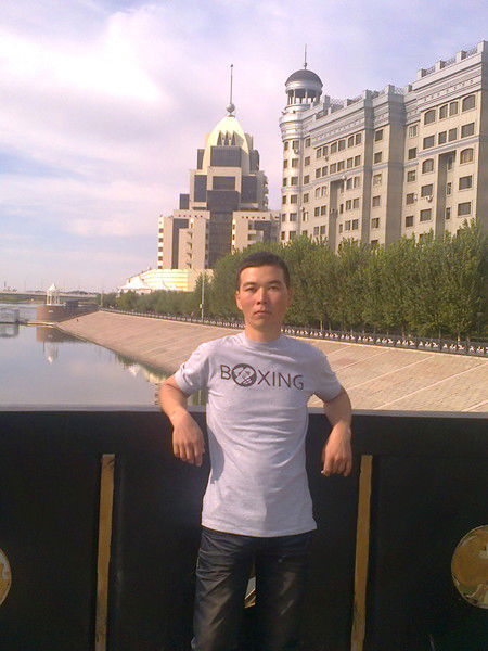 Максим Ахметов