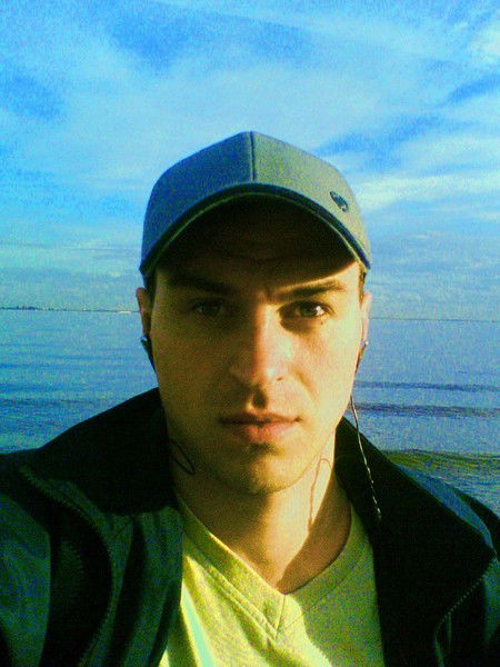 Денис Левин