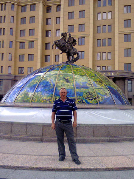 Михаил Привал