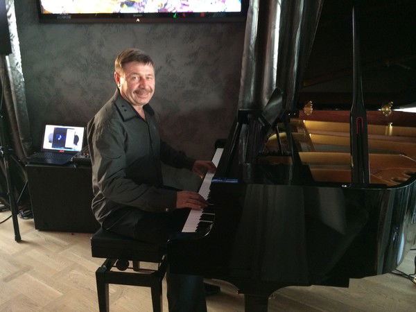 Сергей Хмелевой