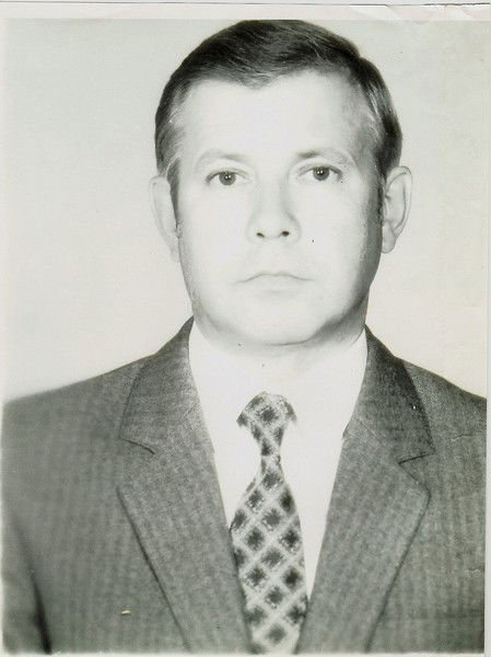 Виктор Петров