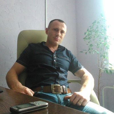 Роман Старов