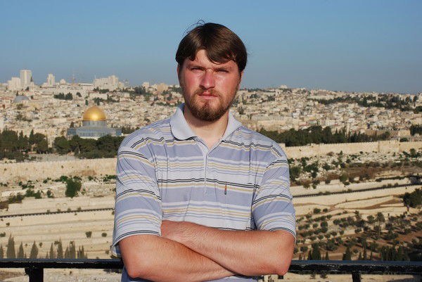 Роман Нещерет