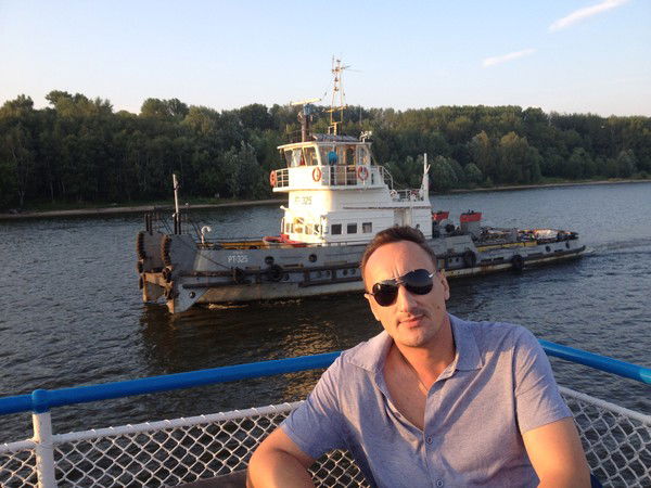 Александр Ларионов