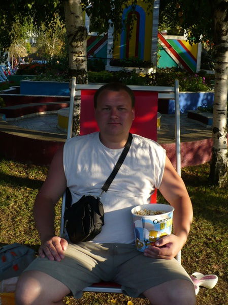 Олег Захаров