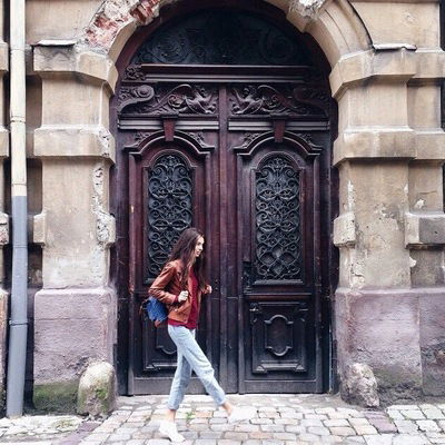 Моника Максимова