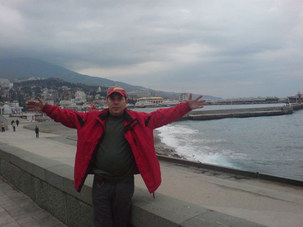 Илья Хлопотов