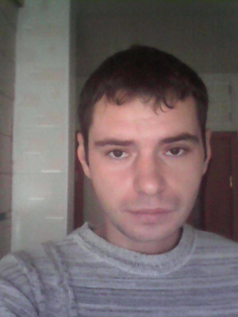 )-( Виктор )-(