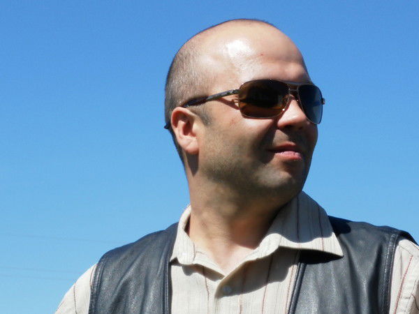 Гена Хайров