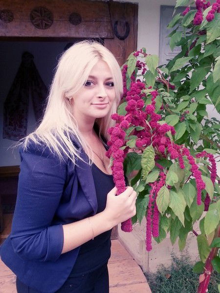 Юля Головач