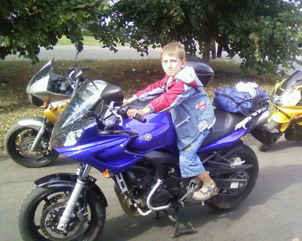 Денис Попов