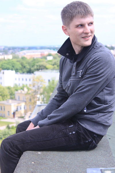 Саша Тихонов