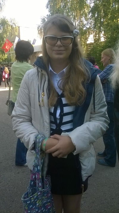 Настёна Суринова