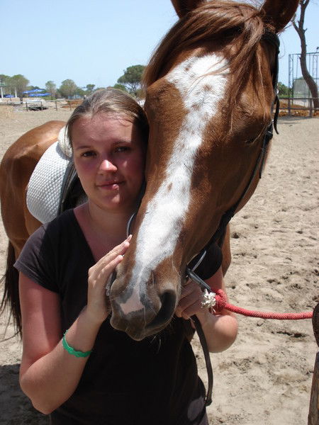 Елена Рустамова