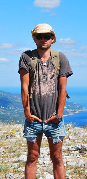 Александр Бажан