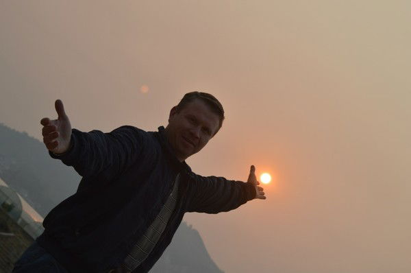 Роман Попов