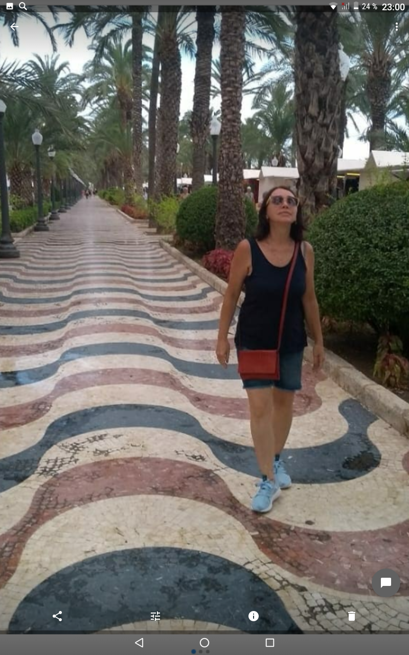 Алена Захарова