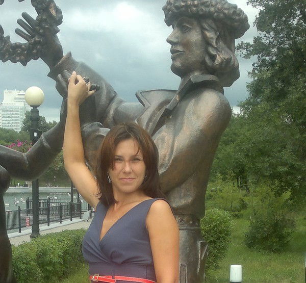 Елена Нарис