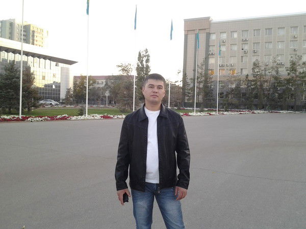 Азaмaт Жeксeнов