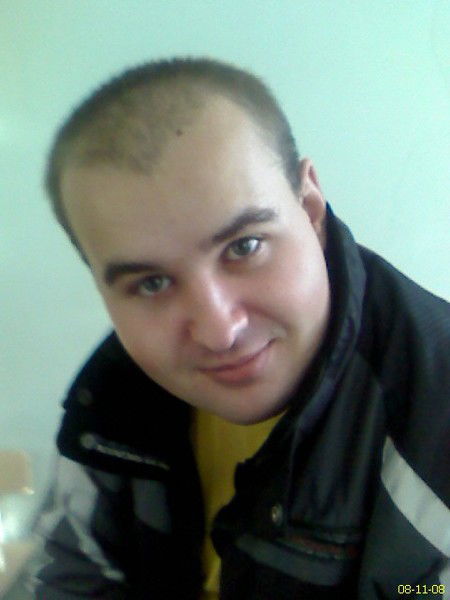 Александр Ларионов