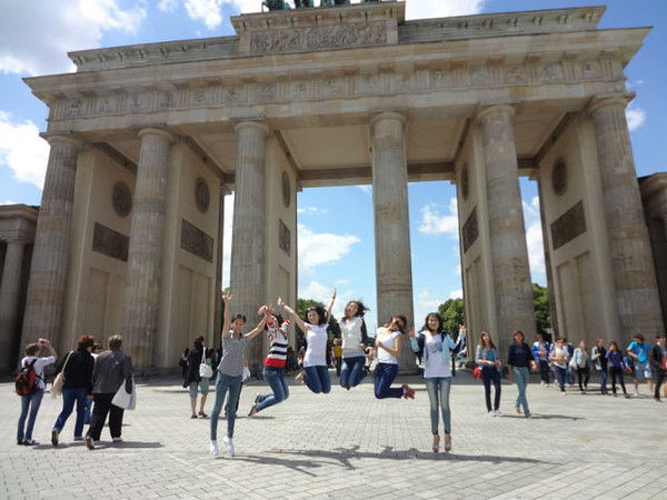 Саадабекова ))