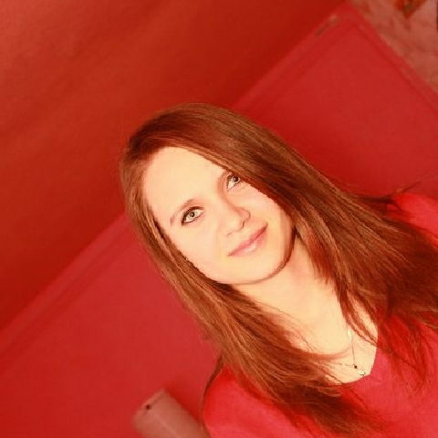 Аня Максимов