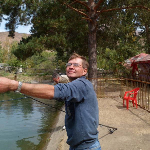 Александр Глуховский