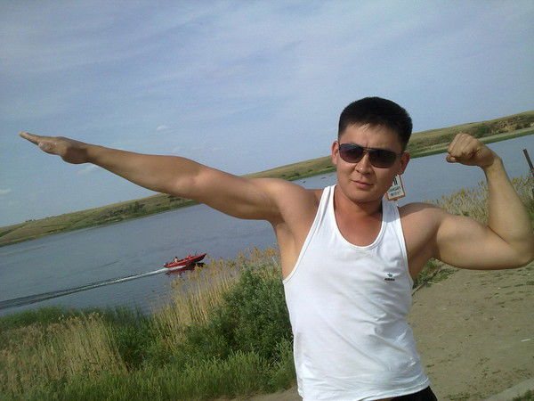 Азамат Искаков