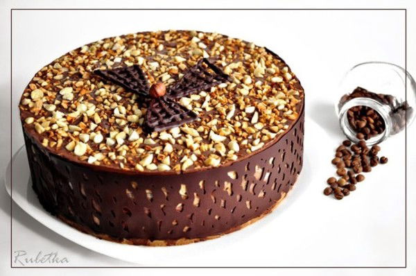 Лариса Монастырева