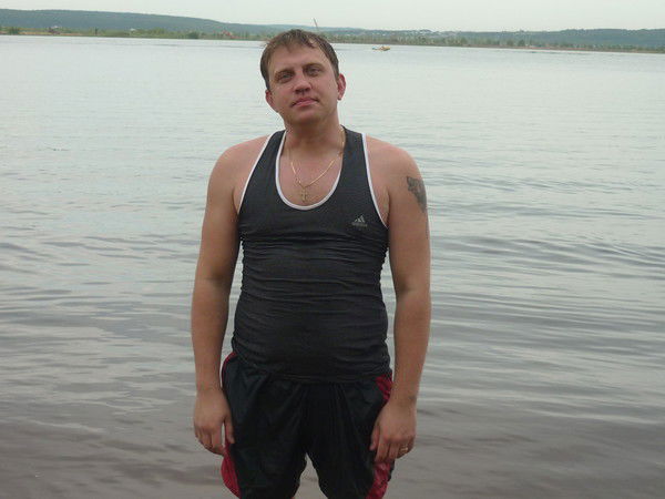 Антон Николаев