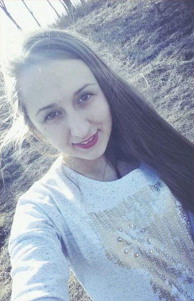 Настя Олійник