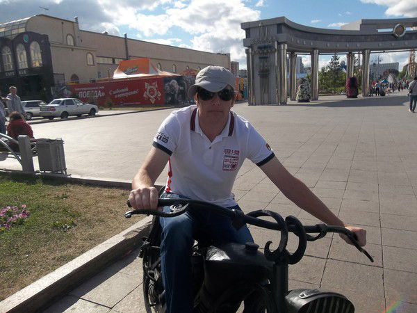 Олег Ахмедов