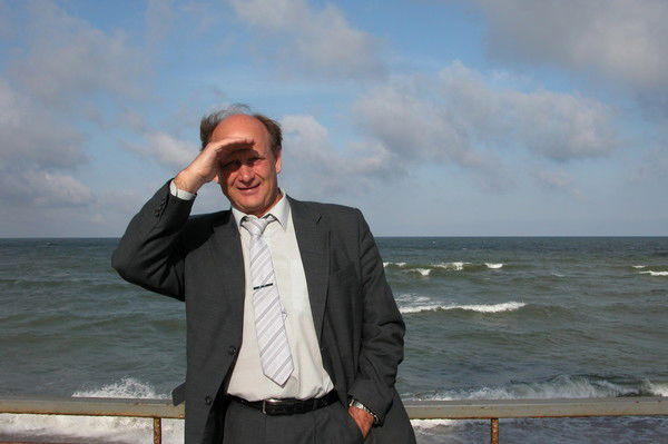 Александр Овчаров