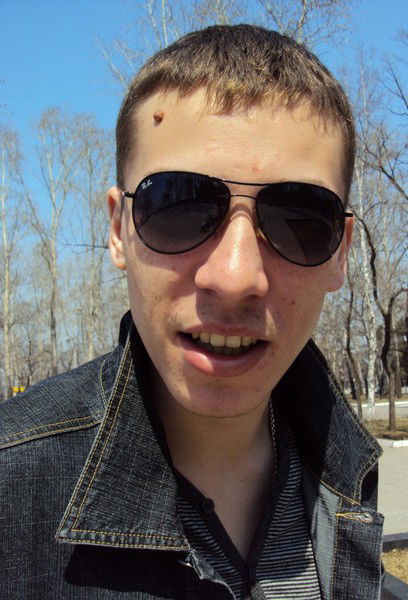 Денис Холов