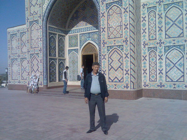 Илхом Холиков